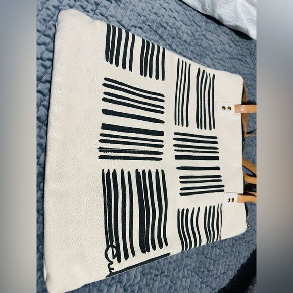 Erin Flett Worn Black Brush Mod Tote – Handcrafted Artistry - Picture 10 of 17